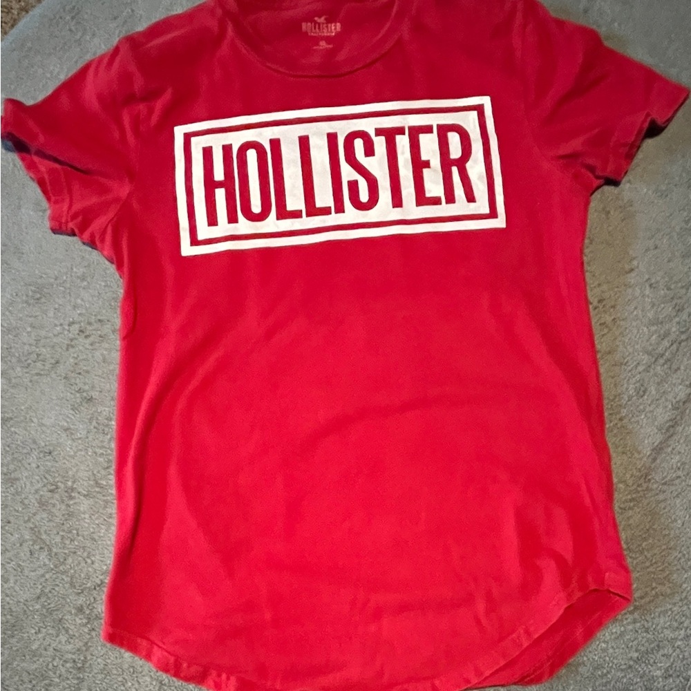 Red Hollister T-shirt curved Hem